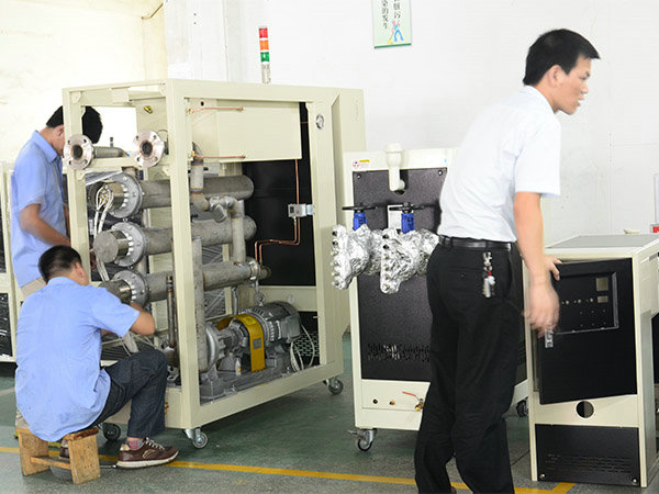 模溫機(jī)車(chē)間 